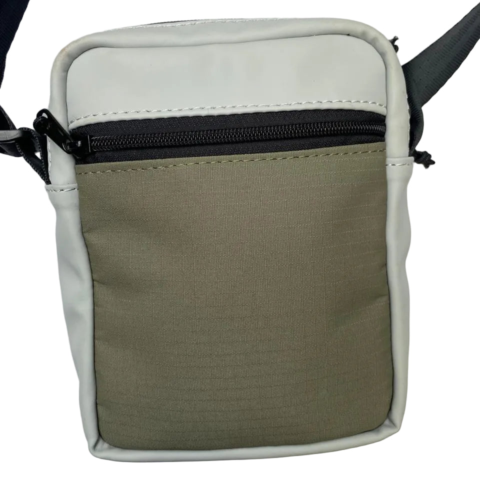 Small beige pouch with a black zipper 